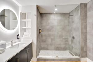 Bright 2BR at The Arya City and Bay Access