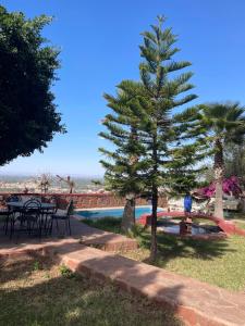 Villa avec vue sur les montagnes verdoyantes de latlas