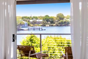 Lagoon View - Luxury Villa with Resort Facilities