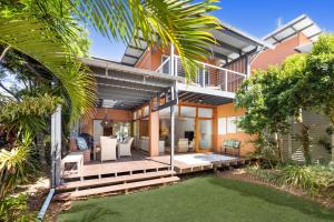 Lagoon View - Luxury Villa with Resort Facilities