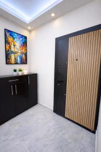 City Escape 3BR Modern Stay with Balcony
