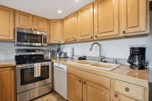 Kihei Alii Kai B108- 2 bedroom updated condo, AC, walk to beach & shops
