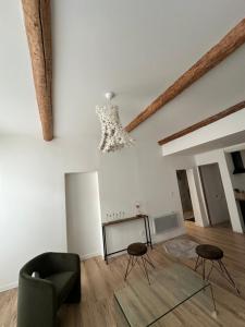 CARPENTRAS appartement 3e étage situé dans le centre historique