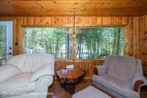 Breezy Woods - Tobermory Waterfront
