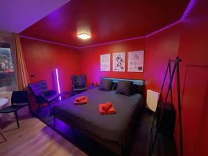 NOUVEAU - Suite STARK Avengers - Immersion Totale & Design King Size High-Tech