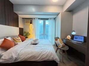 Executive City View Suite with Private Workspace & Fast Wi-Fi Near Business District in Davao City