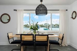 Waterfront Duplex: 3 Blocks to Beach, Hot Tub, SUP