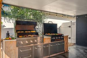 Waterfront Duplex: 3 Blocks to Beach, Hot Tub, SUP