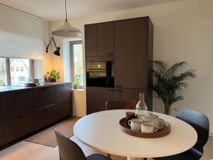 Stylish stay Bree near city center for 6 guests