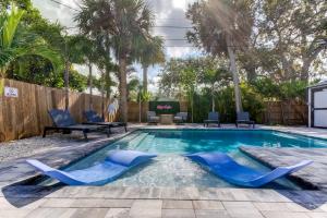 Walk to beach (1 block), pool, putt putt, triplex
