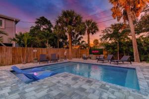 Walk to beach (1 block), pool, putt putt, triplex