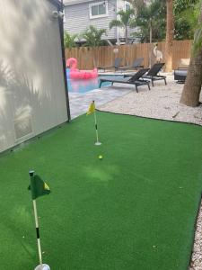 Walk to beach (1 block), pool, putt putt, triplex