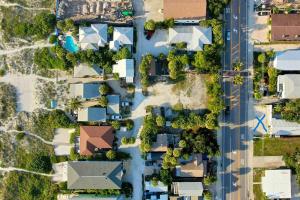 Walk to beach (1 block), pool, putt putt, triplex