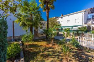 Apartment with A - C in Malinska-Insel Krk 42206