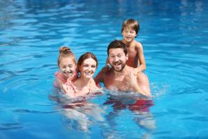 Dog-Friendly Caravan At New Beach Holiday Park, Kent Ref 66058Nb