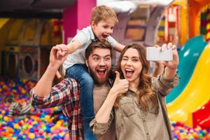 Dog-Friendly Caravan At New Beach Holiday Park, Kent Ref 66058Nb