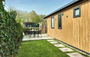 2 Bedroom Lovely Home In Heinkenszand