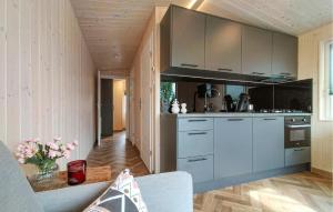 2 Bedroom Lovely Home In Heinkenszand