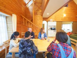 那須グランドヴィラ 那須の中心地 屋根付きデッキでBBq カラオケ 自然に囲まれた静かな環境 での団欒