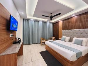 Oakleaf Hotel & Resort - A Classic Rooms & Prime Location Near Library Chowk