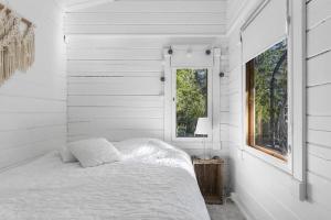 Three cozy cottages, sauna and big yardincluded