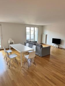 New Penthouse Loft with Rooftop Terrace 50sqm, Hot Tub, Open Kitchen Island, 2 BR, City Center