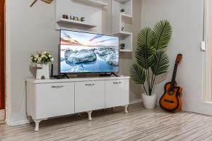 Vollga Promenade Apartments with Full Sea and Old Town View 1