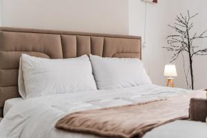 Vollga Promenade Apartments with Full Sea and Old Town View 1