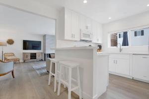 Beautiful Beachy Vibes, 1 House To The Sand home