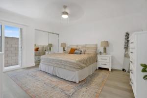 Beautiful Beachy Vibes, 1 House To The Sand home