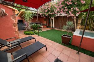 Charming house with intimate garden & Roman plunge pool sleeps 6