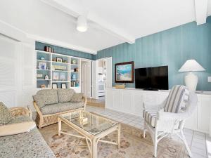 Bayside Retreat withLarge Patio and Bay Views home