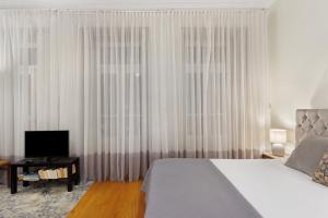 Lighthouse Apartments With Sea View