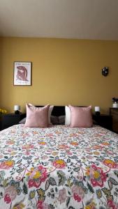 Extralarge Queen Room in the Heart of Bratislava with balcony