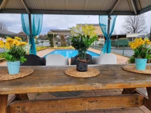 Country Gardens Motel