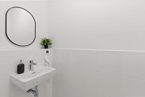 3BR Apt I Terrace I Near Hospital