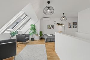 3BR Apt I Terrace I Near Hospital