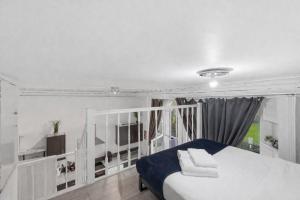 Hidden Flat with balcony in Hyde Park