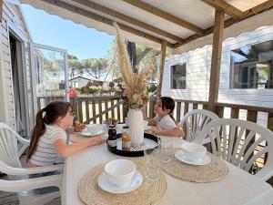 La Pinède Mobil Home 6 personnes - Camping 4 étoiles la Presquîle du Barcarès