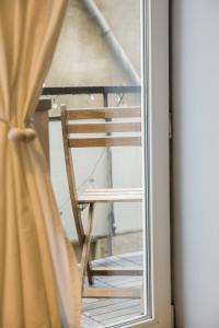 Sunny Balcony Apt 2 BR Metro Vitosha Blvd