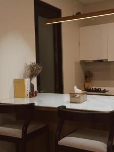 Cozy Zen 2BR 2Bath Retreat at Lloyd Apt, Alam Sutera
