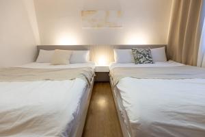 Refresh Seongsu 2BR House with Dining Room for 5 Near Seoul Forest Station