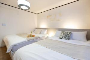 Refresh Seongsu 2BR House with Dining Room for 5 Near Seoul Forest Station