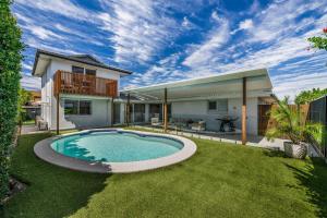 Mooloolaba Canal Retreat with Pool Sleeps 12