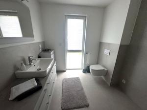 Moderne Wohnung am Flussufer