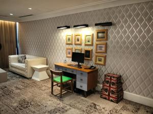 One Bed with Free GYM, Pool and WiFi in Makati City