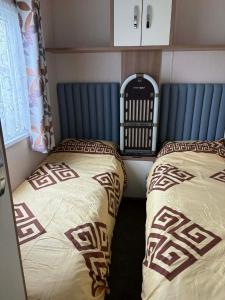 Villa on Harts holiday village, leysdown,fascities on sight, indoor swimming pool, entertainment etc, please note park passes can be purchased at reception