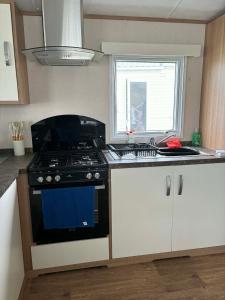 Villa on Harts holiday village, leysdown,fascities on sight, indoor swimming pool, entertainment etc, please note park passes can be purchased at reception