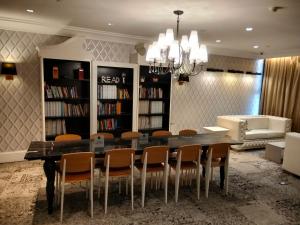 One Bed with Free GYM, Pool and WiFi in Makati City