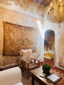 Torre 1100 - Rough Luxe in 12th Century Tower